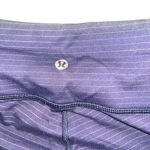 LULU LEMON 3/4 length leggings (Size Small)
High waisted